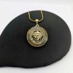مدال نگین دار ورساچه | فروشگاه اینترنتی گلدید