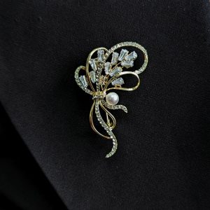 گل سینه مجلسی | فروشگاه اینترنتی گلدید